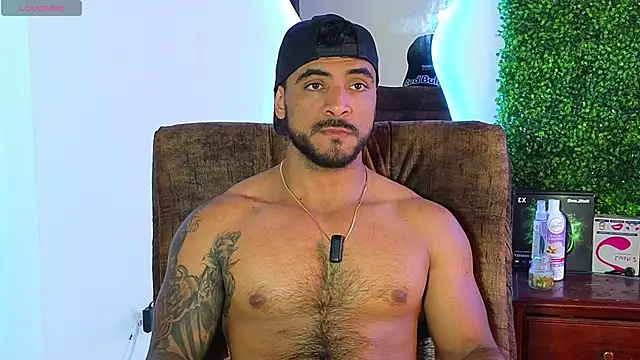 Snapshot of ERIC_HARRISON chatting on 02/15/25, 07:39 ERIC HARRISON online show from 02/15/25, 07:39