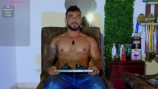 Snapshot of ERIC_HARRISON chatting on 03/05/25, 01:17 ERIC HARRISON online show from 03/05/25, 01:17