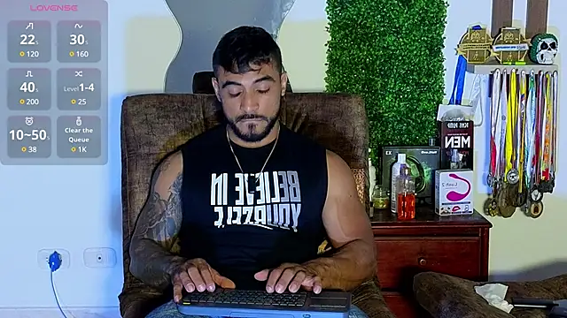 Snapshot of ERIC_HARRISON chatting on 03/08/25, 12:55 ERIC HARRISON online show from 03/08/25, 12:55