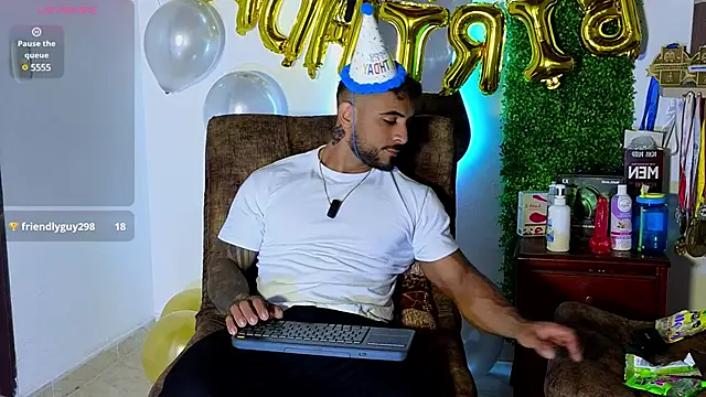 Snapshot of ERIC_HARRISON chatting on 03/19/25, 12:37 ERIC HARRISON online show from 03/19/25, 12:37