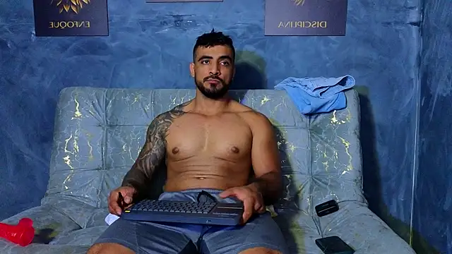 Snapshot of ERIC_HARRISON chatting on 09/30/25, 01:32 ERIC HARRISON online show from 09/30/25, 01:32