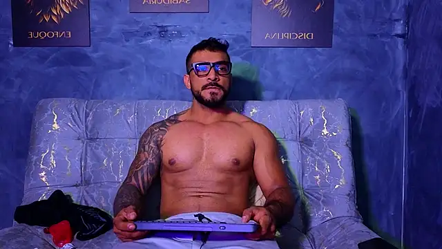 Snapshot of ERIC_HARRISON chatting on 10/04/25, 01:58 ERIC HARRISON online show from 10/04/25, 01:58