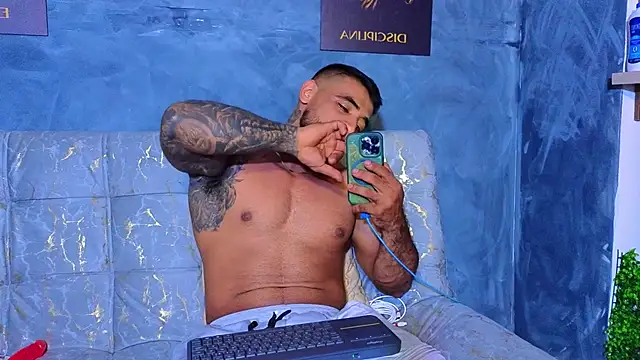 Snapshot of ERIC_HARRISON chatting on 10/07/25, 01:58 ERIC HARRISON online show from 10/07/25, 01:58