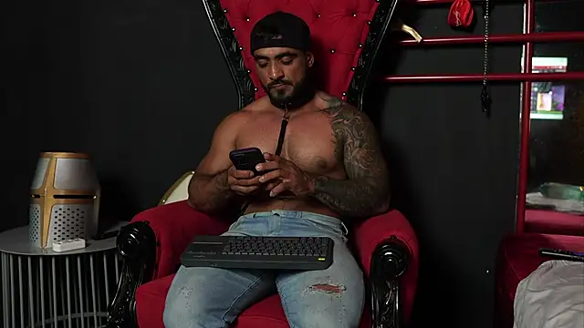 Snapshot of ERIC_HARRISON chatting on 10/25/25, 03:25 ERIC HARRISON online show from 10/25/25, 03:25