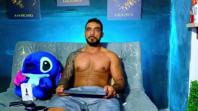 Snapshot of ERIC_HARRISON chatting on 10/28/25, 10:01 ERIC HARRISON online show from 10/28/25, 10:01