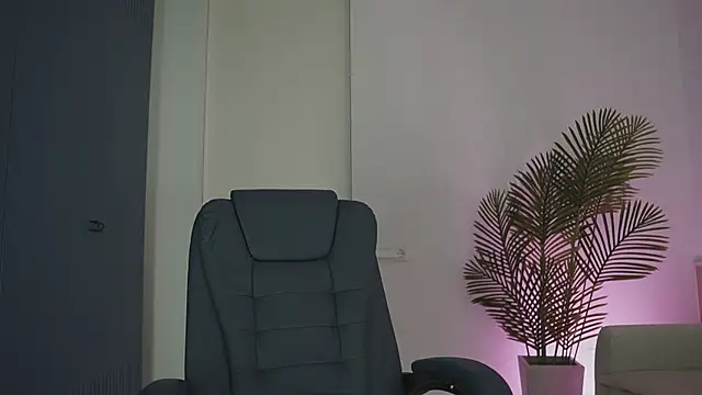 Yvonna One online show from 04/15/26, 02:13