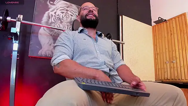 Luke  09 online show from 11/28/25, 11:13