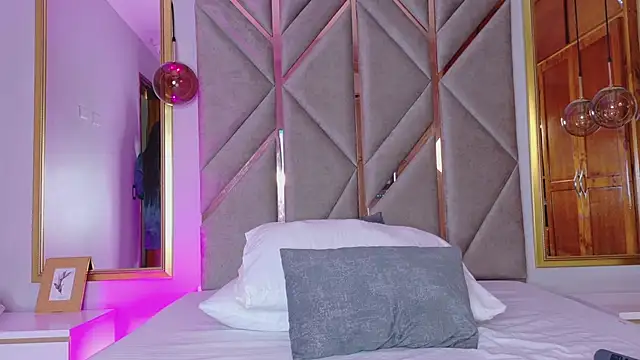 Snapshot of Lola_King chatting on 02/19/25, 08:33 Lola King online show from 02/19/25, 08:33