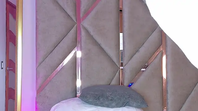 Snapshot of Lola_King chatting on 03/19/25, 08:23 Lola King online show from 03/19/25, 08:23