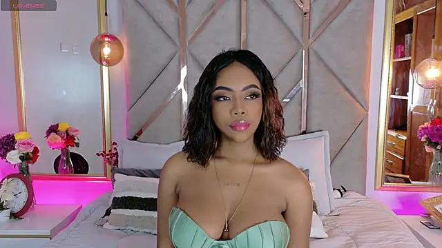 Snapshot of Lola_King chatting on 11/21/25, 02:21 Lola King online show from 11/21/25, 02:21