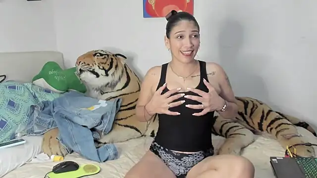 Snapshot of micaelajones chatting on 03/07/25, 08:55 micaelajones online show from 03/07/25, 08:55