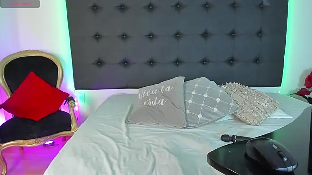 Snapshot of SaraDreamss chatting on 01/22/25, 08:38 SaraDreamss online show from 01/22/25, 08:38