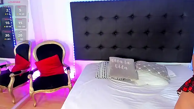 Snapshot of SaraDreamss chatting on 02/18/25, 08:36 SaraDreamss online show from 02/18/25, 08:36