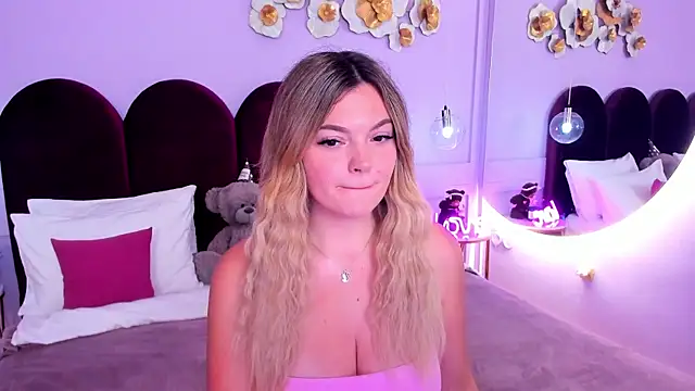 Snapshot of ZaraBloom chatting on 11/28/25, 03:20 ZaraBloom online show from 11/28/25, 03:20