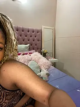 Snapshot of ItsLeyaa chatting on 01/11/25, 12:12 ItsLeyaa online show from 01/11/25, 12:12