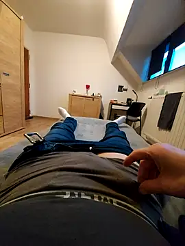 Snapshot of pascalino100 chatting on 02/26/25, 05:07 pascalino100 online show from 02/26/25, 05:07