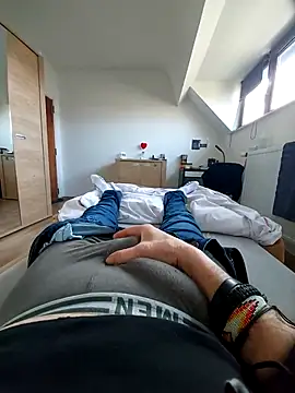 Snapshot of pascalino100 chatting on 03/02/25, 09:21 pascalino100 online show from 03/02/25, 09:21