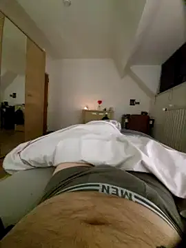 Snapshot of pascalino100 chatting on 03/11/25, 10:09 pascalino100 online show from 03/11/25, 10:09