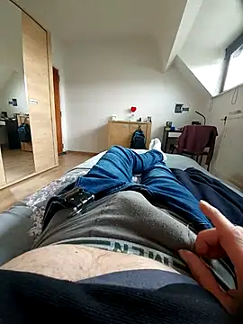 Snapshot of pascalino100 chatting on 03/15/25, 11:40 pascalino100 online show from 03/15/25, 11:40