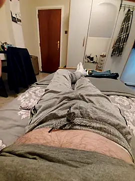 Snapshot of pascalino100 chatting on 10/09/25, 04:38 pascalino100 online show from 10/09/25, 04:38