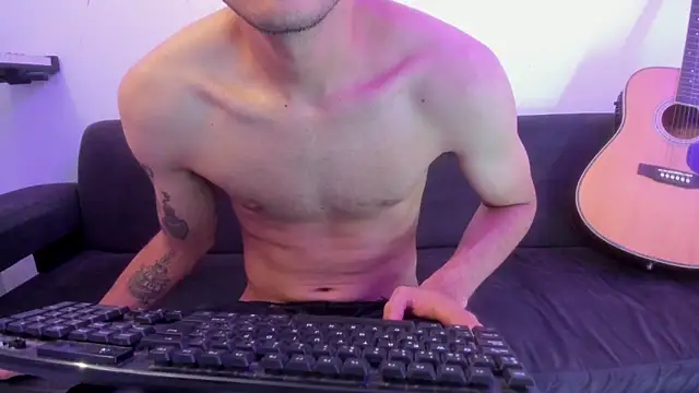 Henrikk senn online show from 04/10/26, 07:46