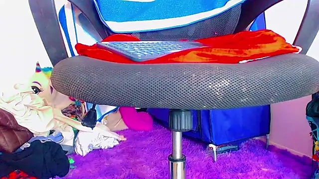 nicol gill  online show from 02/08/25, 11:33