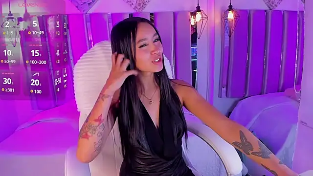 Snapshot of sophie_ws chatting on 12/19/24, 11:57 sophie ws online show from 12/19/24, 11:57