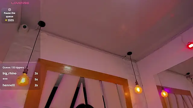 Snapshot of sophie_ws chatting on 12/31/24, 05:44 sophie ws online show from 12/31/24, 05:44