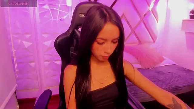 Snapshot of sophie_ws chatting on 11/25/25, 11:38 sophie ws online show from 11/25/25, 11:38