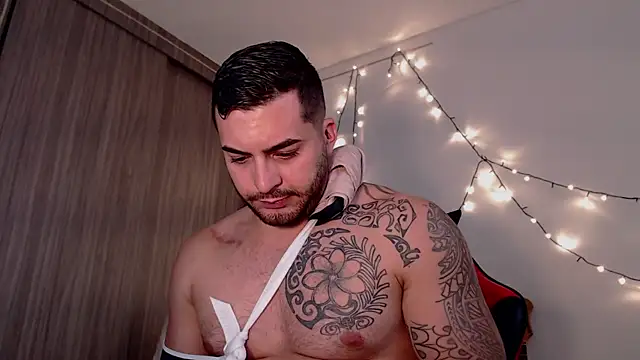 Snapshot of thomas_gun chatting on 12/10/24, 05:33 thomas gun online show from 12/10/24, 05:33