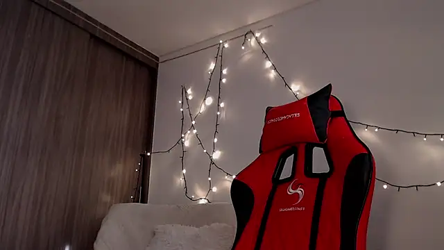 Snapshot of thomas_gun chatting on 12/21/24, 08:54 thomas gun online show from 12/21/24, 08:54