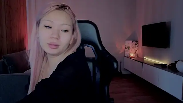 RileyMee online show from 04/13/26, 04:29