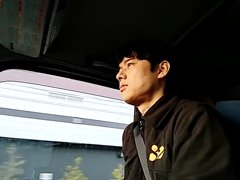 whitebriefboy online show from 03/23/26, 09:08