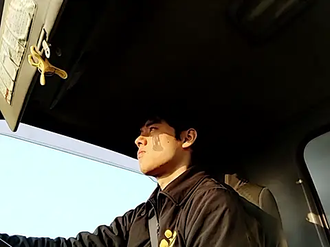 whitebriefboy online show from 03/27/26, 09:47