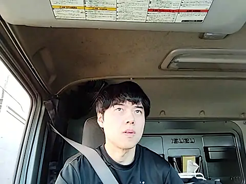 whitebriefboy online show from 06/09/26, 09:37