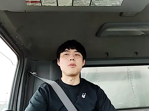 Snapshot of whitebriefboy chatting on 07/03/26, 09:21 whitebriefboy online show from 07/03/26, 09:21