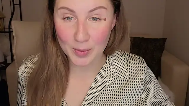 Helens love online show from 10/16/25, 01:28