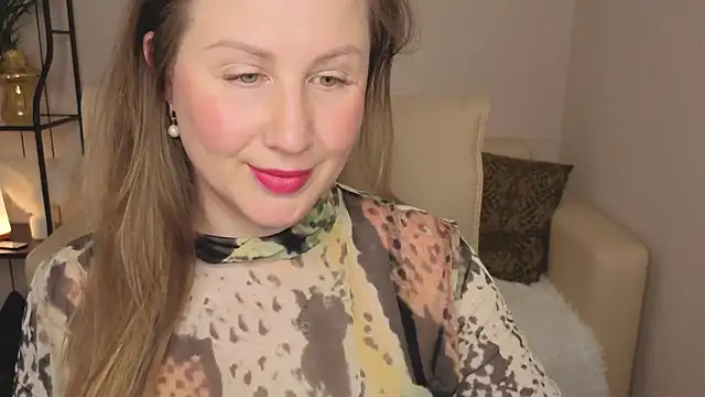 Snapshot of Helens_love chatting on 06/14/26, 02:24 Helens love online show from 06/14/26, 02:24