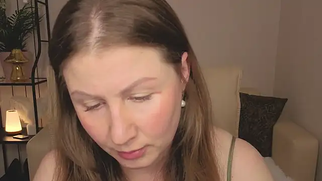 Snapshot of Helens_love chatting on 06/19/26, 02:16 Helens love online show from 06/19/26, 02:16