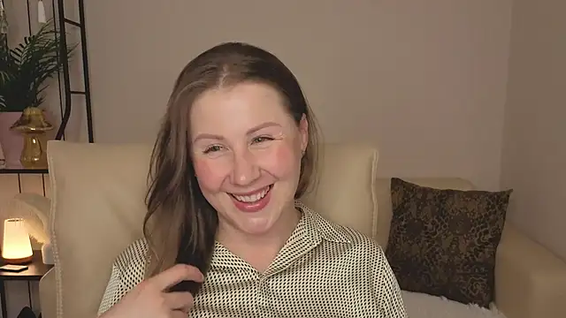 Snapshot of Helens_love chatting on 06/21/26, 02:14 Helens love online show from 06/21/26, 02:14