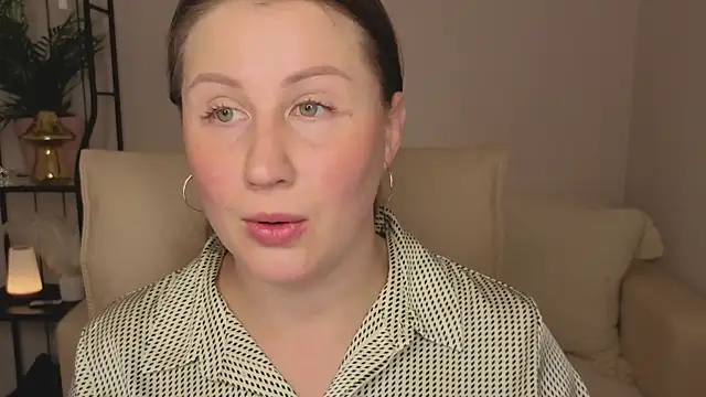 Snapshot of Helens_love chatting on 07/11/26, 02:25 Helens love online show from 07/11/26, 02:25