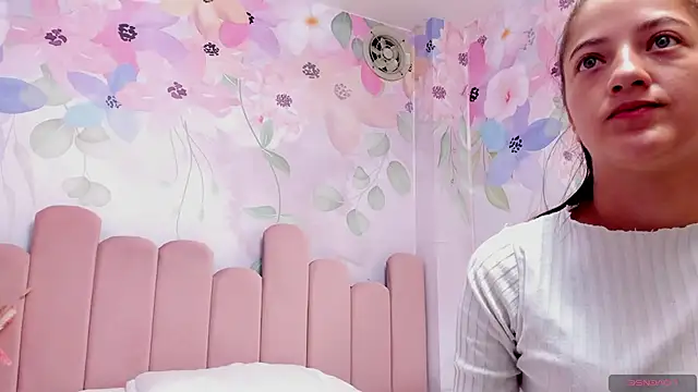 Annie Cute18  online show from 01/17/25, 04:06