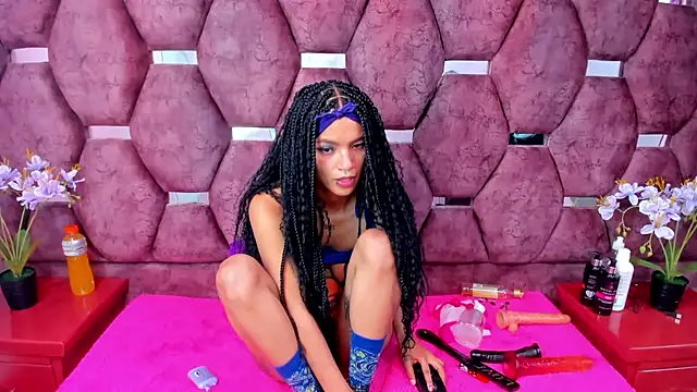 Snapshot of SaraLoveee_ chatting on 01/28/25, 06:05 SaraLoveee  online show from 01/28/25, 06:05