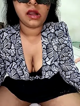 Snapshot of Reesha_99 chatting on 05/31/26, 06:20 Reesha 99 online show from 05/31/26, 06:20