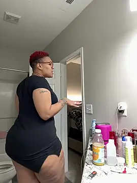 Snapshot of SexyHoneyRedd chatting on 12/22/24, 12:28 SexyHoneyRedd online show from 12/22/24, 12:28