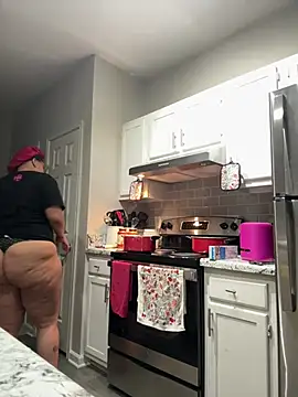 Snapshot of SexyHoneyRedd chatting on 01/01/25, 01:37 SexyHoneyRedd online show from 01/01/25, 01:37