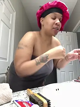 Snapshot of SexyHoneyRedd chatting on 01/17/25, 11:38 SexyHoneyRedd online show from 01/17/25, 11:38