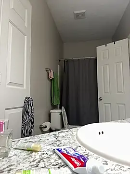 Snapshot of SexyHoneyRedd chatting on 03/13/25, 10:36 SexyHoneyRedd online show from 03/13/25, 10:36