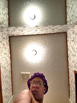 Snapshot of SexyHoneyRedd chatting on 11/19/25, 05:46 SexyHoneyRedd online show from 11/19/25, 05:46