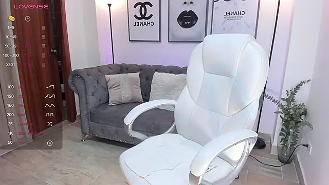 naomii campbell  online show from 03/01/25, 12:45